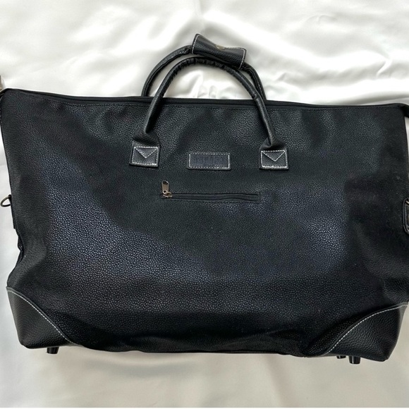 benoss Handbags - BENOSS MILAN CHIC BLACK TRAVEL TOTE WEEKENDER.